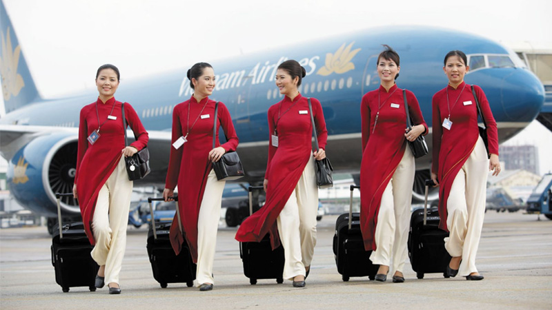 Đồng phục Vietnam Airlines được thay đổi mang sắc đỏ nổi bật ở lần thứ 4