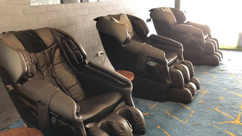 Ghế massage hiện đại trong Phòng chờ hạng Thương gia Vietnam Airlines