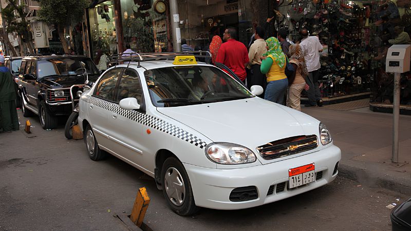 Taxi truyền thống phục vụ đưa đón và di chuyển tại Cairo, Ai Cập