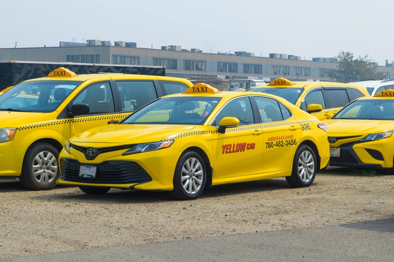 Yellow car hãng taxi phổ tiếng với màu vàng đặc trưng tại Canada