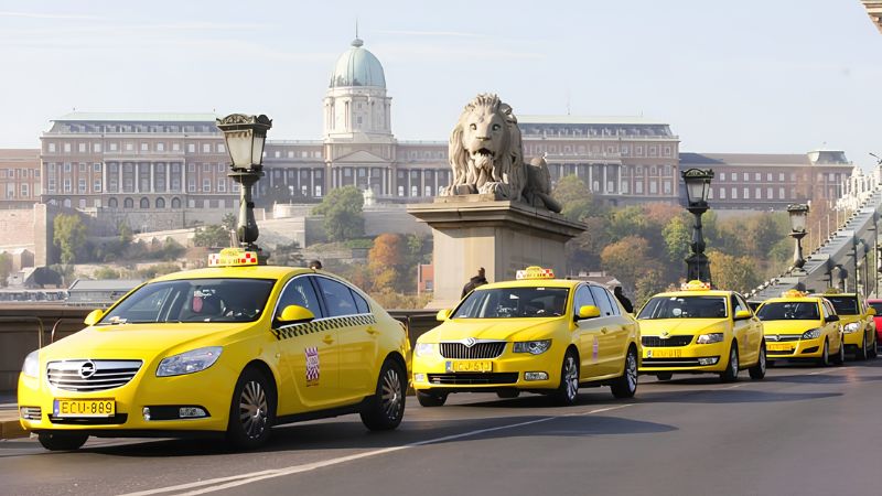 Taxi Főtaxi phục vụ đưa đón hành khách tại sân bay Budapest