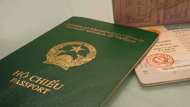 Hộ chiếu và visa là các loại giấy tờ cần thiết cho trẻ em để làm thủ tục bay quốc tế