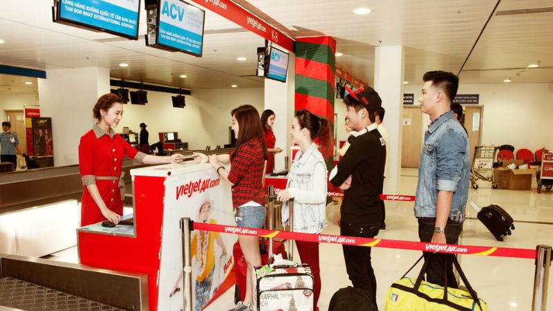 H&agrave;nh kh&aacute;ch c&oacute; thể mua th&ecirc;m h&agrave;nh l&yacute; Vietjet ở s&acirc;n bay