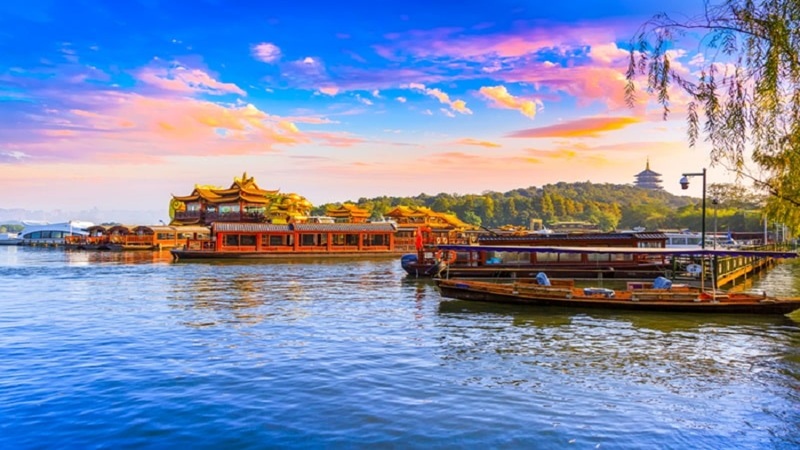 Du thuyền T&acirc;y Hồ m&ugrave;a thu