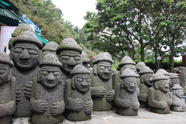 Tượng ông đá trên đảo Jeju
