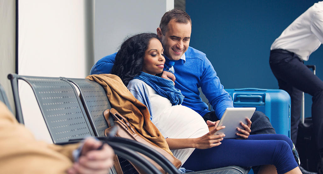 Có nên chọn hạng vé nào khi phụ nữ có thai đi máy bay?
