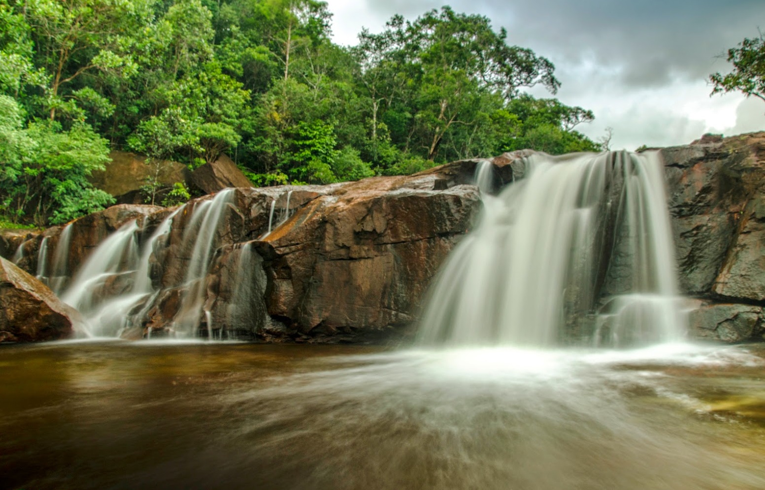  The magical beauty of the waterfall in Suoi Tranh