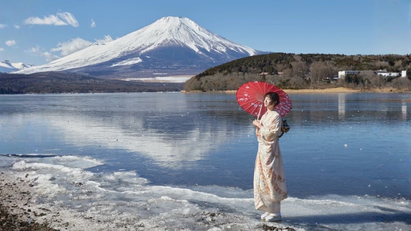 Check in n&uacute;i Ph&uacute; Sĩ h&ugrave;ng vĩ b&ecirc;n hồ Ashi ở Hakone