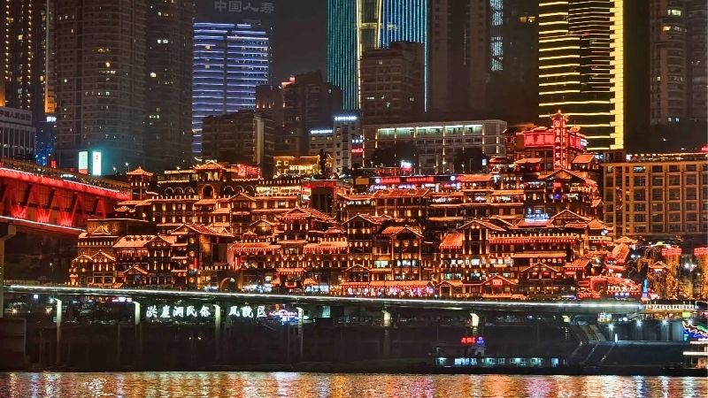 Phố cổ Hồng Nhai Động Tr&ugrave;ng Kh&aacute;nh đầy lung linh, huyền ảo