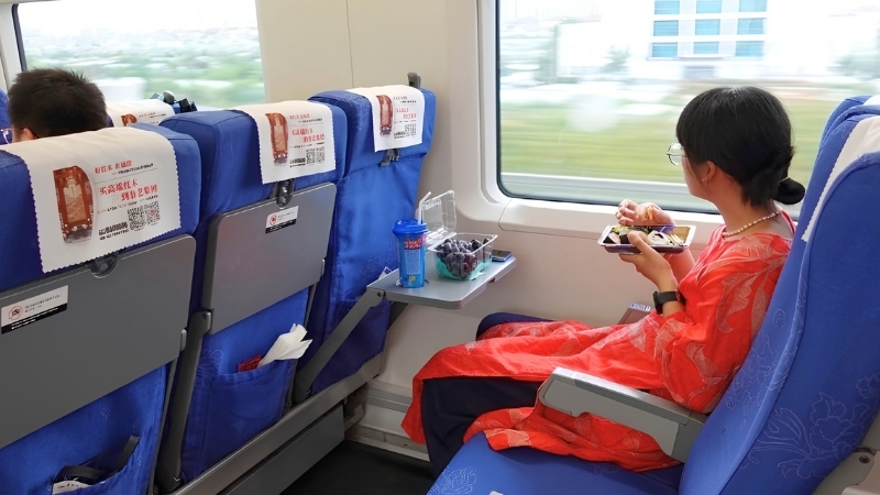 T&agrave;u hỏa Trung Quốc được trang bị hệ thống ghế ngồi thoải m&aacute;i