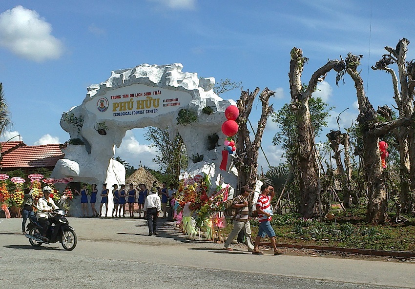 Khu du lịch sinh thái Phú Hữu là một trong những khu du lịch sinh thái ở Cần Thơ được yêu thích nhất