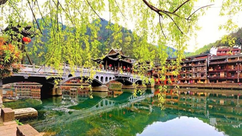 Phượng Hoàng trấn khi vào hè