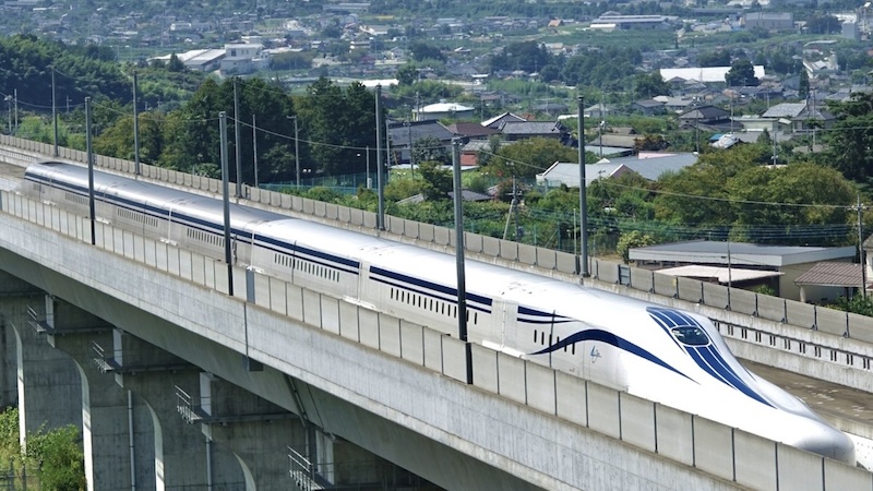 Trải nghiệm tàu Shinkansen để di chuyển đến Hakone