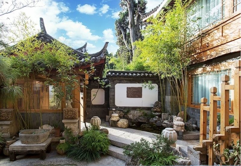 Nhiều kh&aacute;ch sạn ở Lệ Giang được l&agrave;m theo kiến tr&uacute;c truyền thống