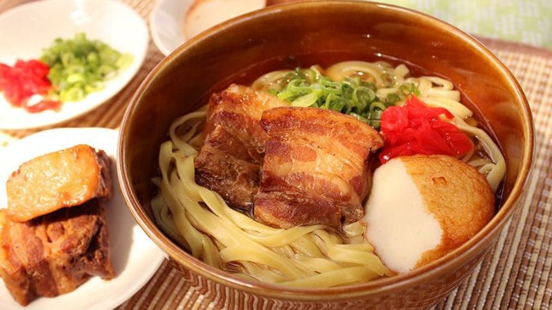 M&oacute;n m&igrave; Okinawa Soba trứ danh