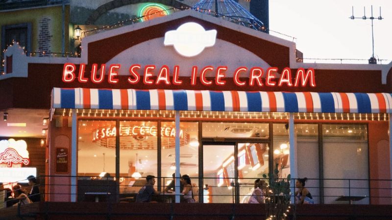 Blue Seal l&agrave; tiệm kem nổ tiếng nhất tại Osaka