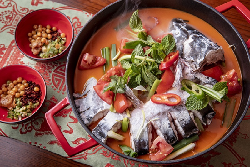 Thưởng thức món lẩu cá cay ấm bụng
