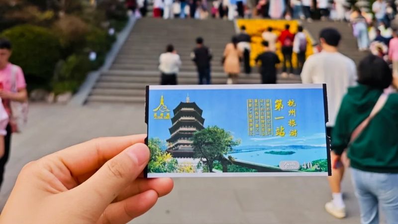 Giá vé tháp Lôi Phong mới nhất
