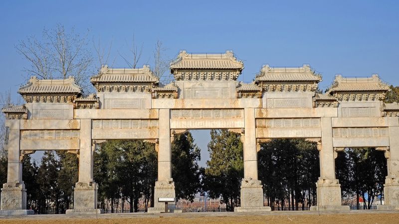 Thạch Bài Phường - cổng vòm bằng đá tinh xảo tại Thập Tam Lăng