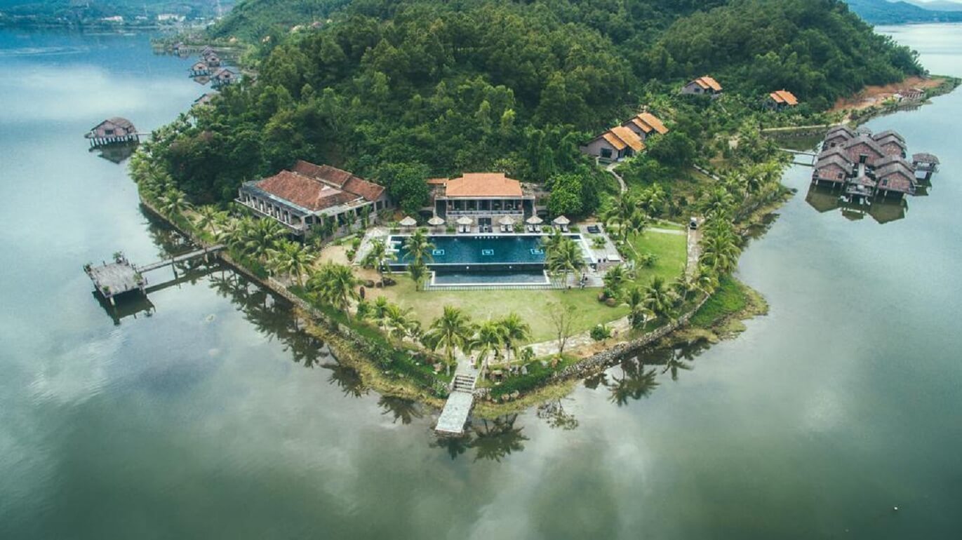 Vedana Lagoon Resort & Spa Huế được đặt hoàn toàn trên mặt nước