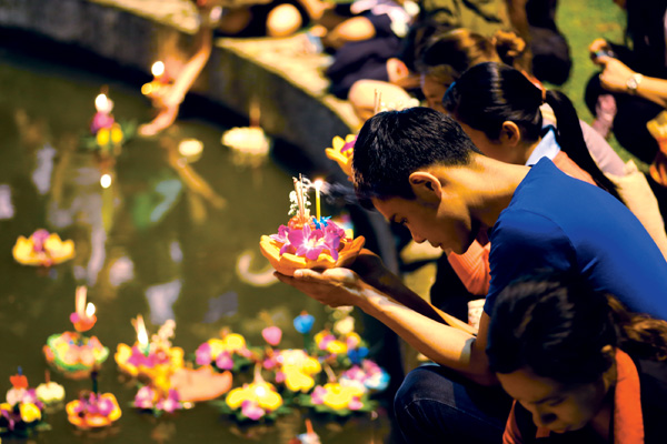 Phong tục thả đèn nước ở Bangkok Thái Lan