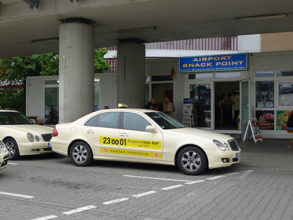 Xe taxi - sân bay Frankfurt