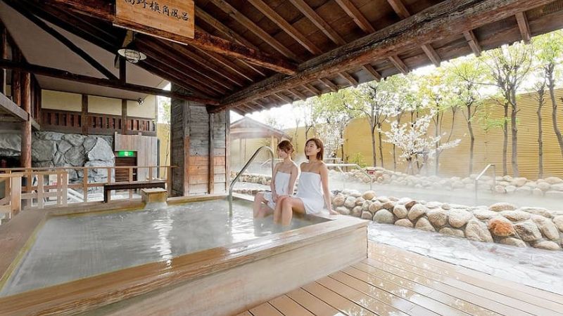 Khu tổ hợp chăm s&oacute;c sức khoẻ Spa World Osaka