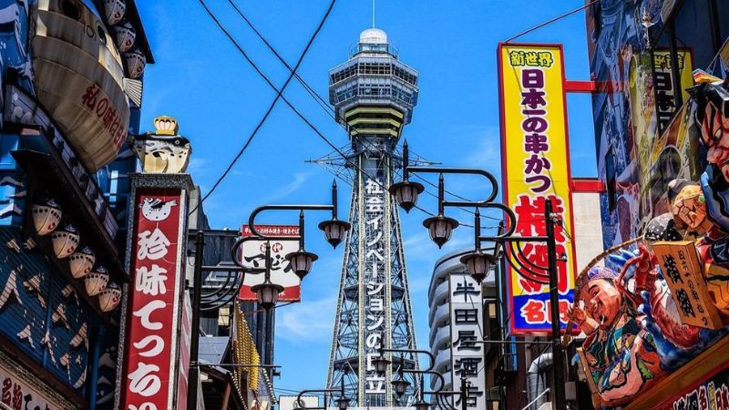 Th&aacute;p Tsutenkaku l&agrave; biểu tượng của khu phố