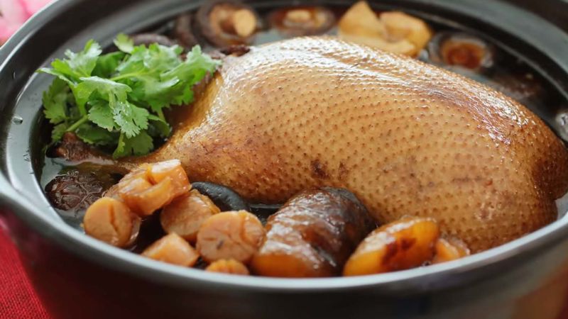 Vẻ ngoài ngon mắt của vịt hầm bát bảo