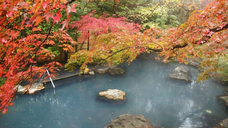 M&ugrave;a thu được đ&aacute;nh gi&aacute; l&agrave; thời điểm đẹp để tắm onsen