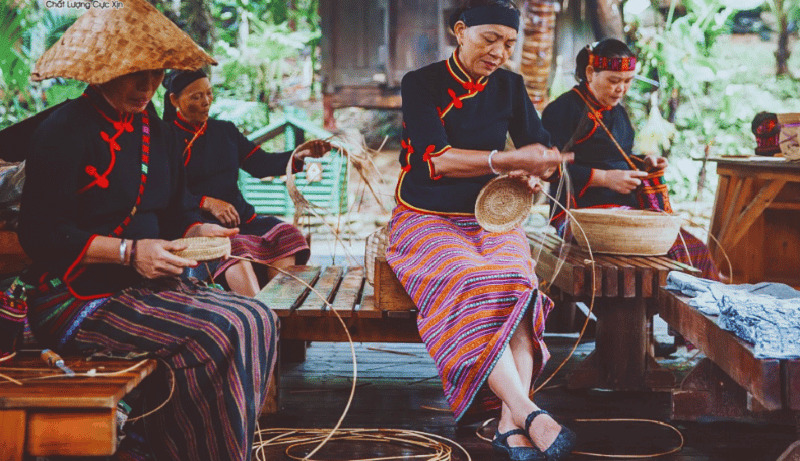 Tìm hiểu các dân tộc sinh sống ở Hải Nam qua trang phục