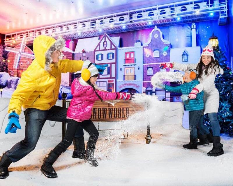 Vui chơi cùng tuyết tại Snow World