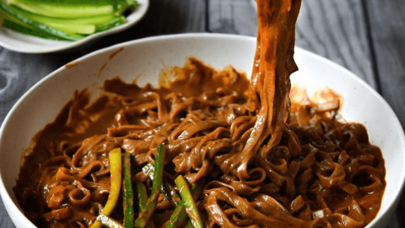 Mì tương đen Bắc Kinh hấp dẫn thực khách