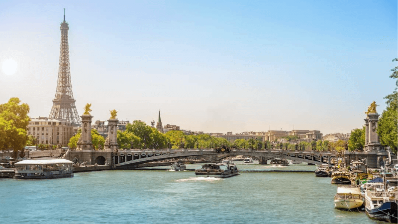 Sông Seine êm đềm tại Paris