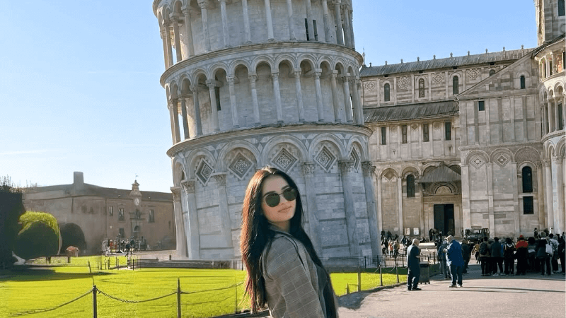 Mùa xuân tại tháp nghiêng Pisa Ý