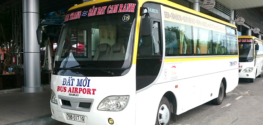 Xe bus ở sân bay Cam Ranh