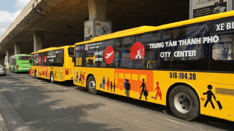 Xe bus tại sân bay Tân Sơn Nhất (Hồ Chí Minh)