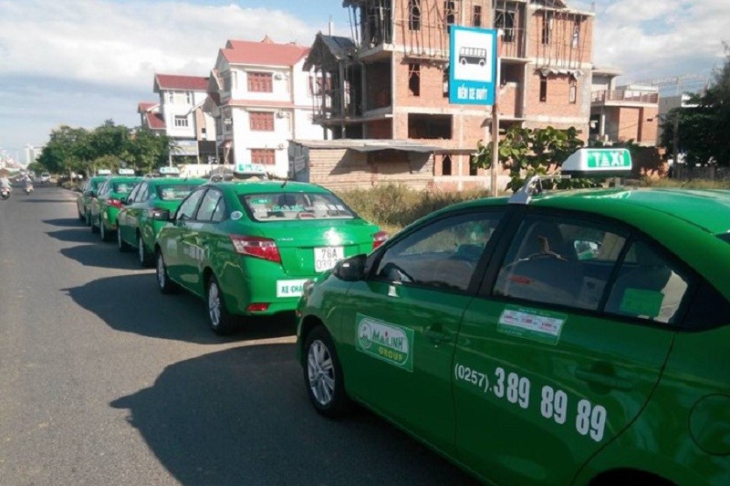 Taxi di chuyển từ sân bay về trung tâm thành phố Tuy Hòa