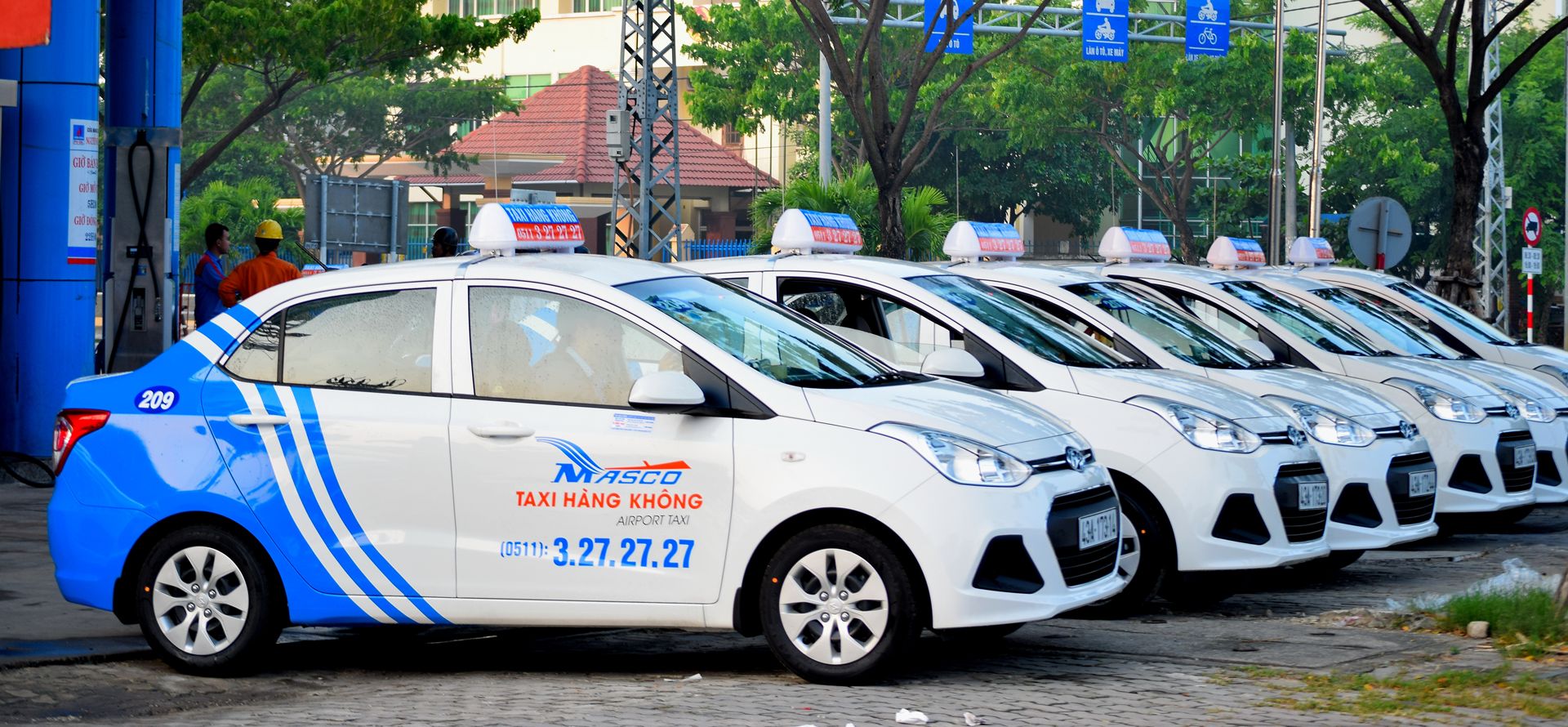 Taxi di chuyển từ sân bay Đà Nẵng về trung tâm thành phố