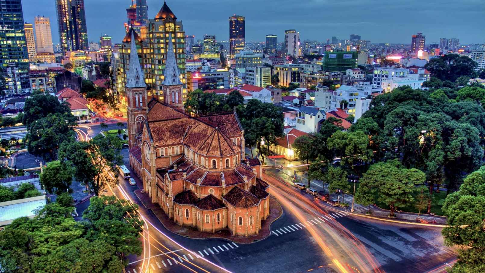 Nhà thờ Đức Bà (Hồ Chí Minh) về đêm