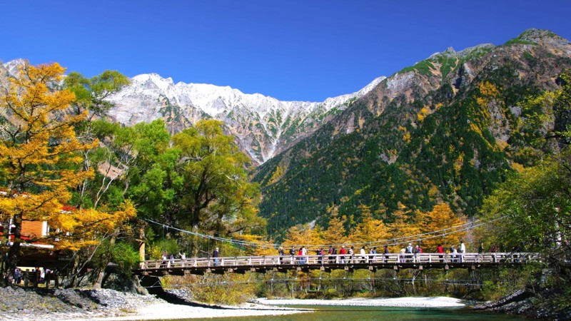 Ngắm sắc thu sớm tại vùng núi Kamikochi