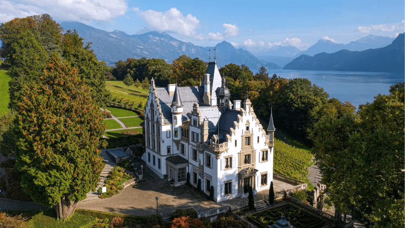 Lâu đài Meggenhorn bên hồ Lucerne