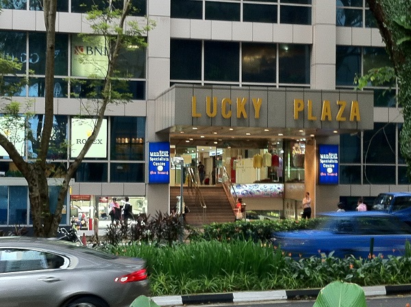 Đổi tiền Sinagpore ở Lucky Plaza