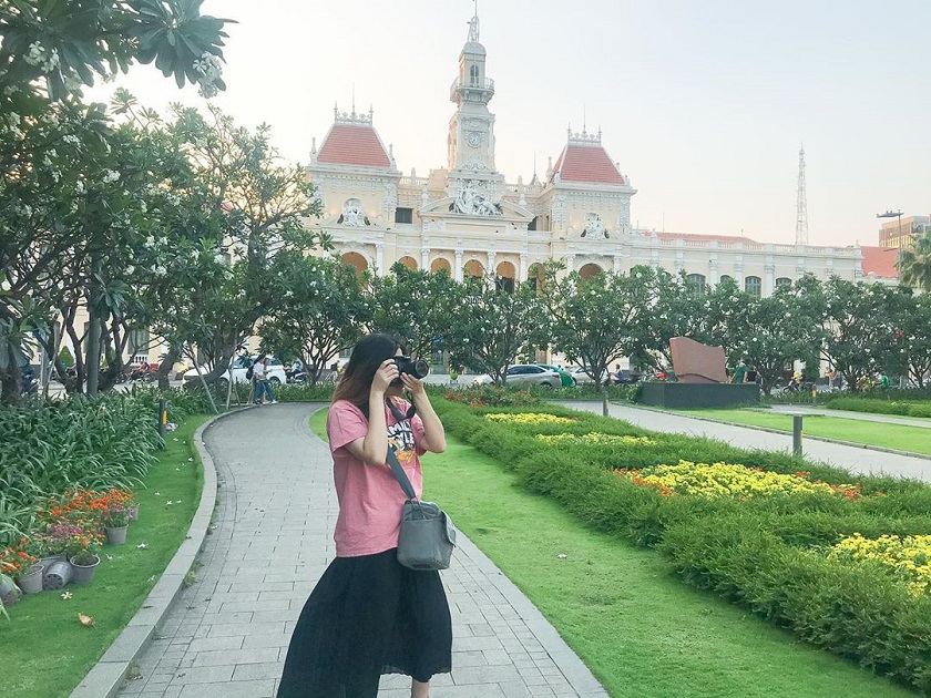 Phố đi bộ Nguyễn Huệ - một trong những địa điểm vui chơi ở quận 1 nổi tiếng