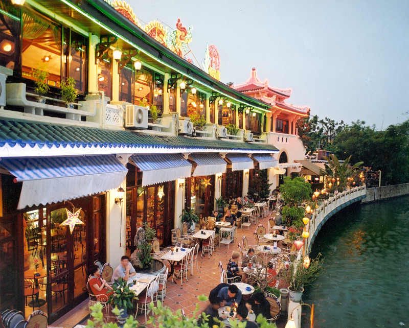 Thủy Tạ - Nhà hàng Hà Nội có thiết kế uốn cong bờ hồ ấn tượng