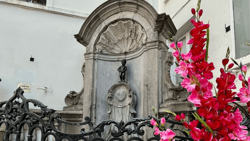 Manneken Pis là một trong các địa điểm du lịch ở châu Âu nổi tiếng