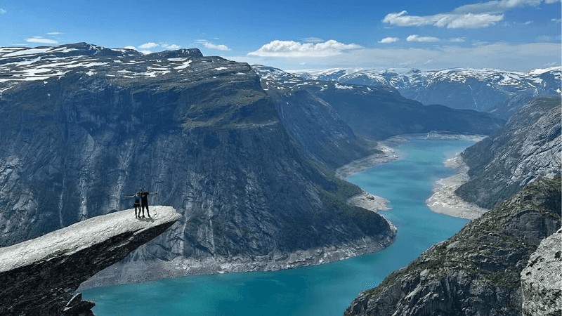 Vách đá Trolltunga - lưỡi quỷ hùng vĩ của Na Uy