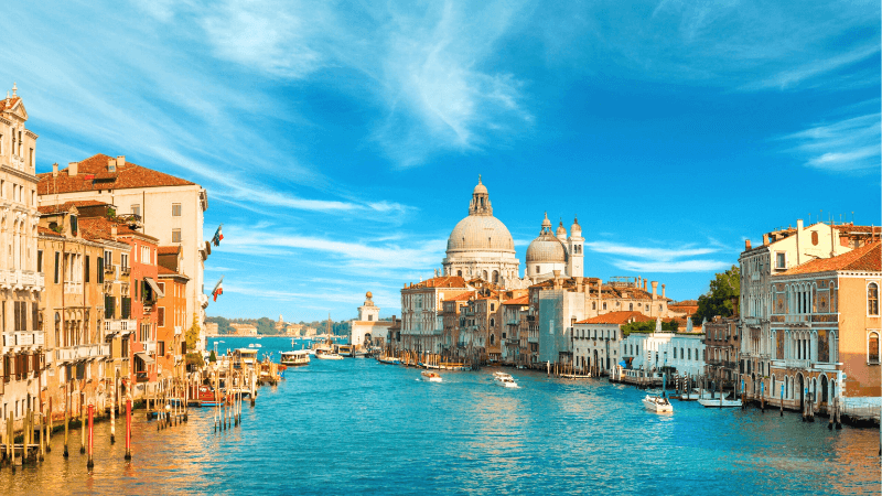 Venice, một trong những địa điểm nổi tiếng ở châu Âu