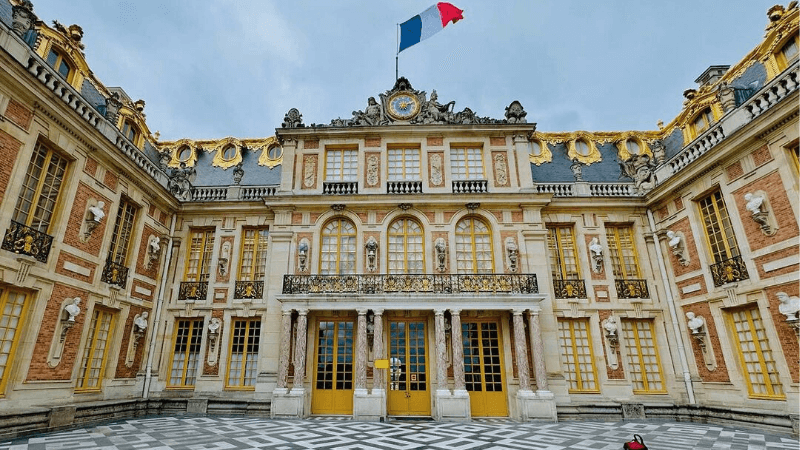Cung điện Versailles cổ điển và đầy tính nghệ thuật