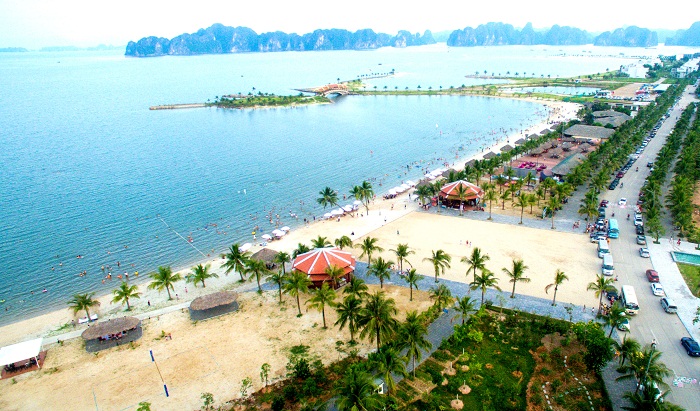 Bãi tắm đảo Tuần Châu thuộc khu du lịch Hạ Long